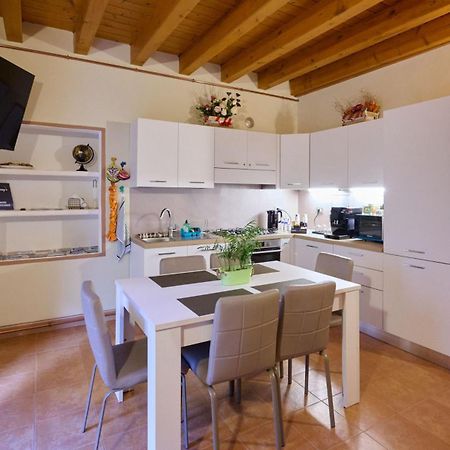 Cav Motteno Mandello del Lario Esterno foto