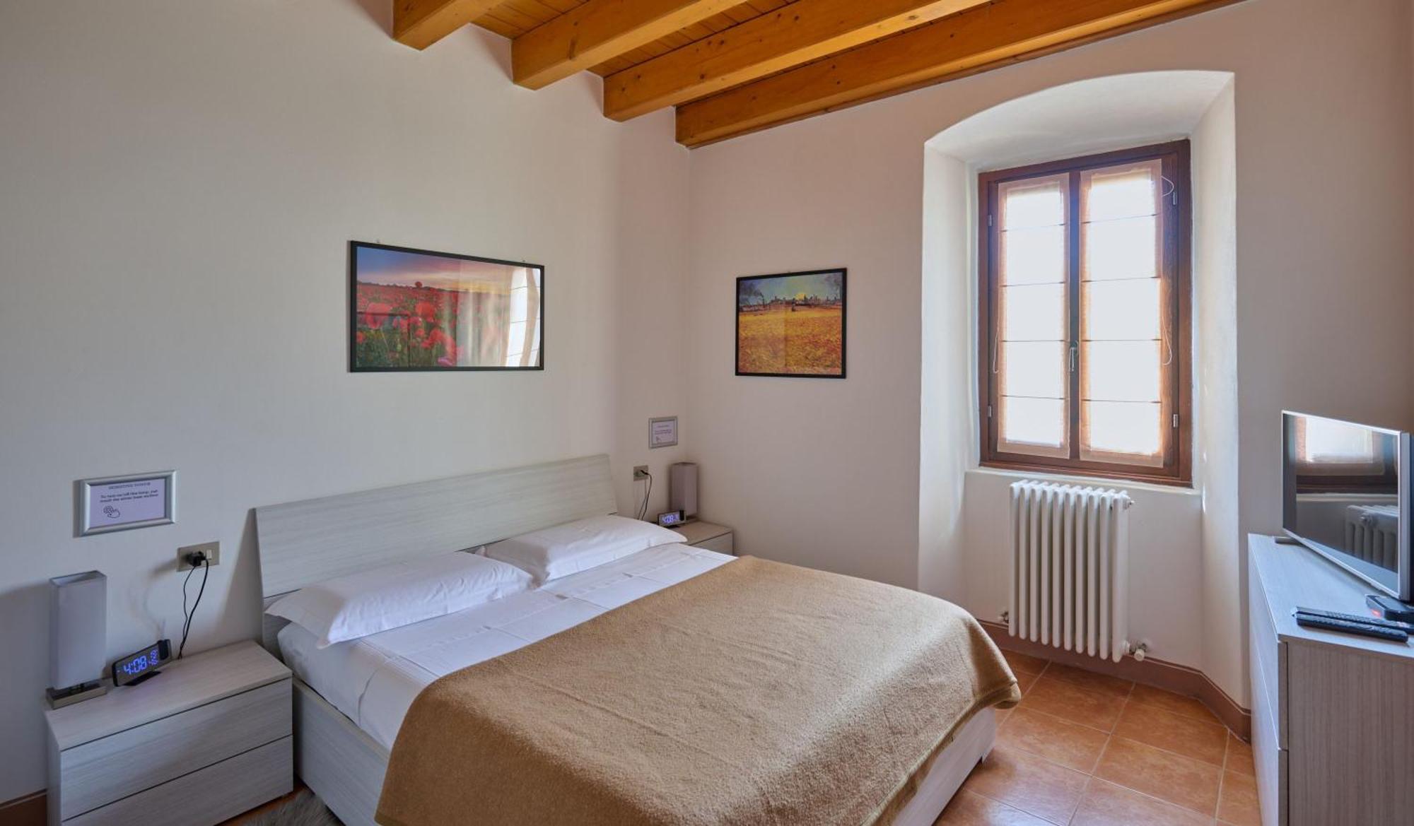 Cav Motteno Mandello del Lario Esterno foto