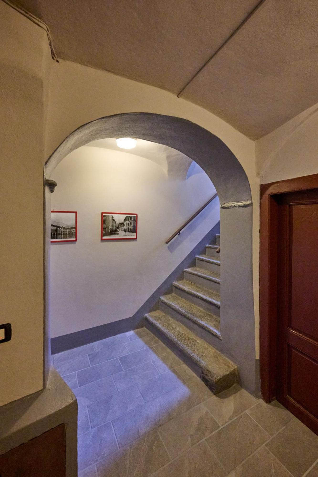 Cav Motteno Mandello del Lario Esterno foto