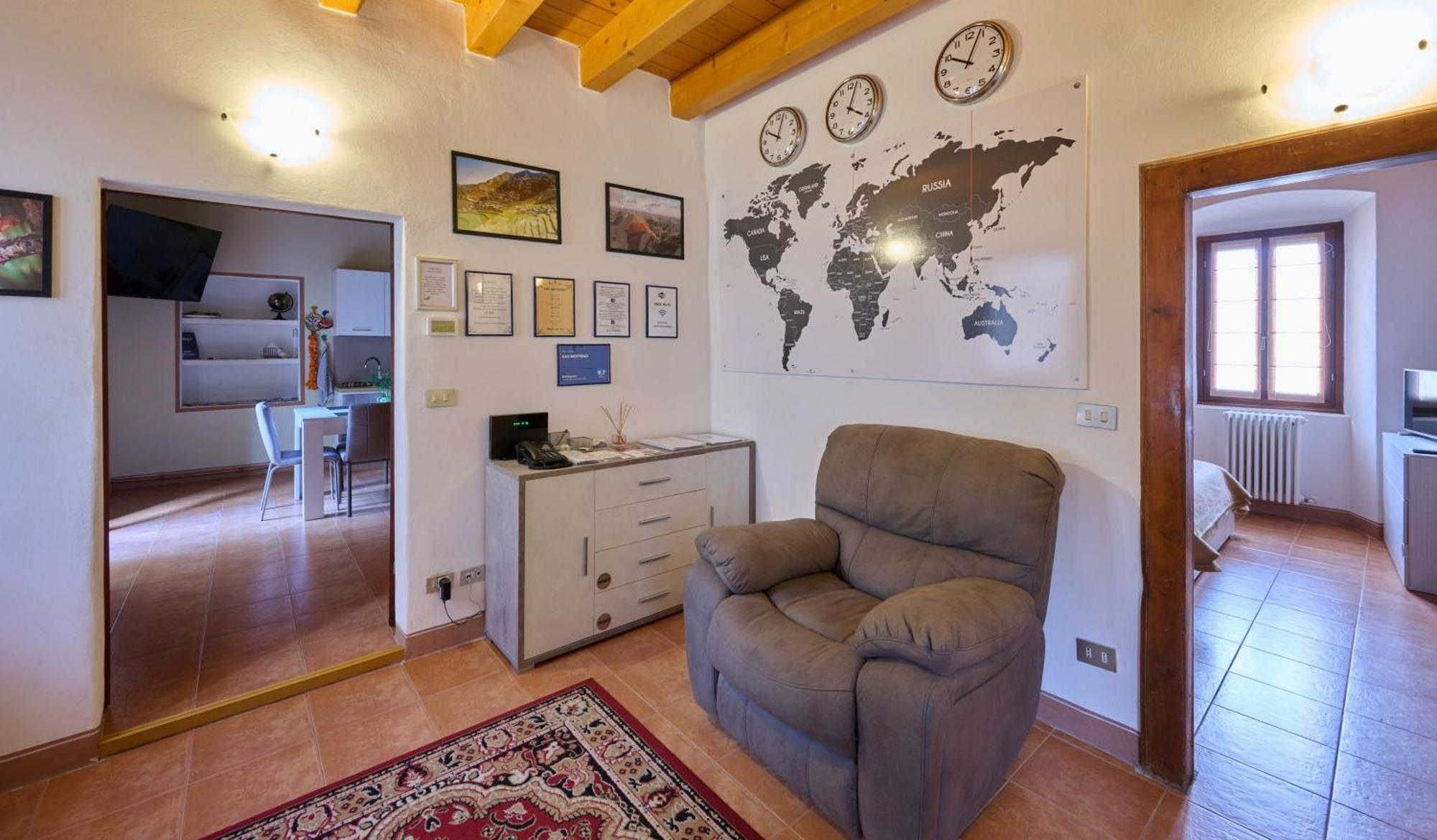 Cav Motteno Mandello del Lario Esterno foto